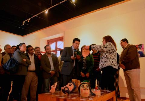 Abren exposición fotográfica con motivo del Carnaval “Tlaxcala Luz y Color”, en la Desiderio H. Xochitiotzin imagen 2