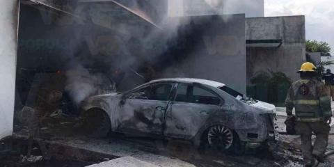 Aparatoso incendio arroja perdidas millonarias en un fraccionamiento de Tamaulipas