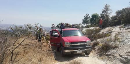 Brigadistas combaten incendio en cerro El Ostol de Tizatlán imagen 2
