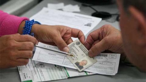 Tlaxcaltecas se quedan sin credencial de elector; INE cierre módulos