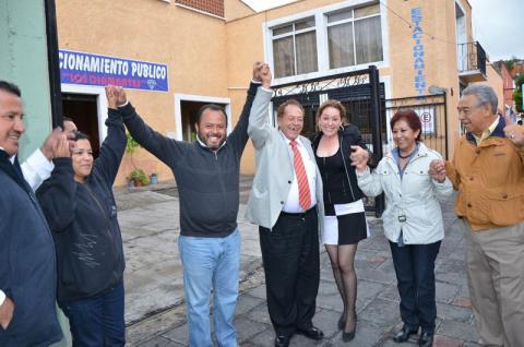 Arturo Peña del Mazo levanta la mano en señal de triunfo a Paco Hernández imagen 3