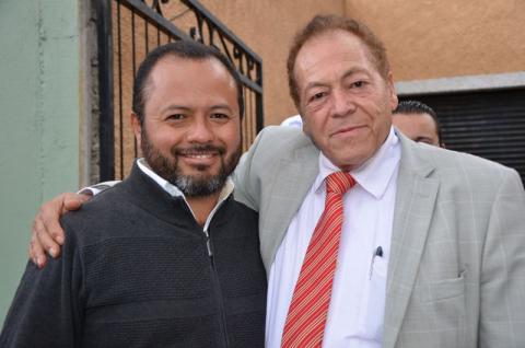 Arturo Peña del Mazo levanta la mano en señal de triunfo a Paco Hernández imagen 4