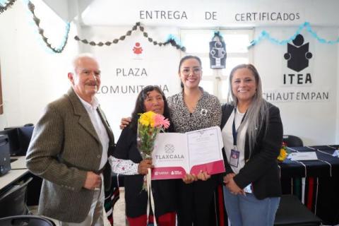 Entrega el ITEA certificados de primaria y secundaria en Chiautempan