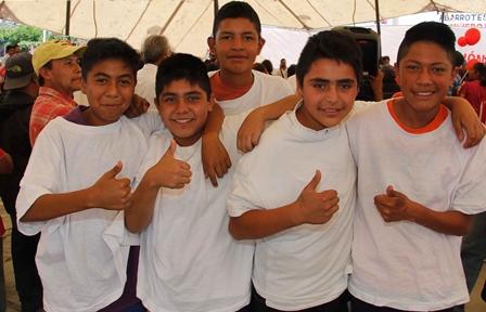 Atienden a más de 350 estudiantes con caravana transversal de servicios