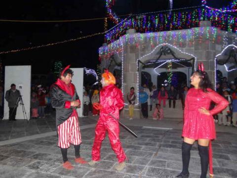Más de 2 mil personas disfrutaron del Encendido de luces de la villa navideña de Ixtenco imagen 2