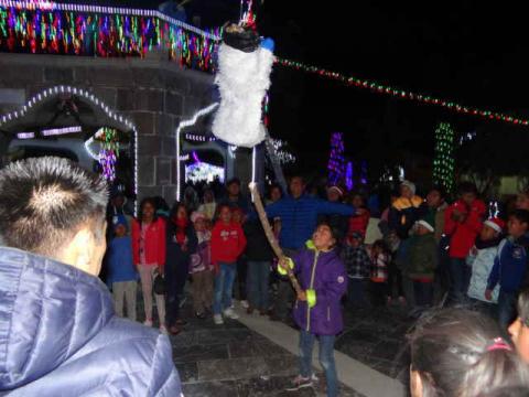Más de 2 mil personas disfrutaron del Encendido de luces de la villa navideña de Ixtenco imagen 4
