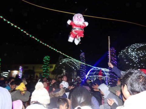 Más de 2 mil personas disfrutaron del Encendido de luces de la villa navideña de Ixtenco imagen 5