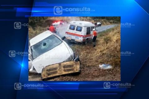 Aparatosa volcadura de un vehículo se registró en Huamantla