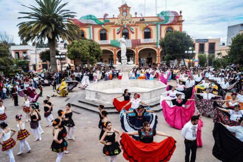 Festejan este 16 de septiembre con el “jarabe tapatío” imagen 1