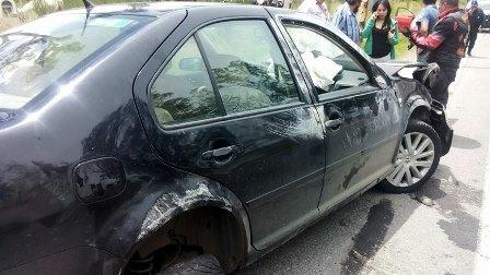 Resulta lesionado tras impactarse en muro de contención imagen 2