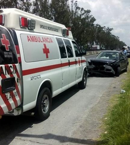 Resulta lesionado tras impactarse en muro de contención imagen 3