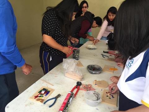 Imparte curso “Jovenes a través del cristal” a 80 alumnos del CBTis imagen 1