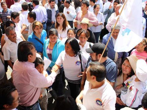 Lozano Tovar mantiene acercamiento con sectores de Apizaco imagen 1