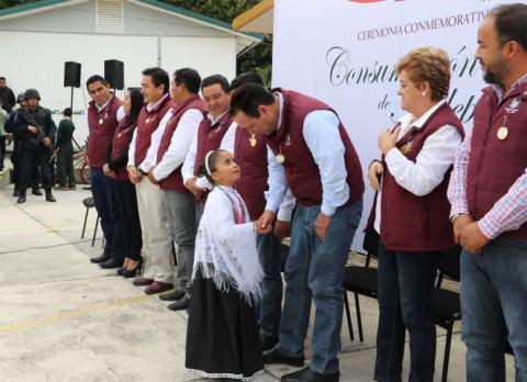 Entrega Vázquez Rodríguez equipo de cómputo a primaria de Texcalac imagen 1