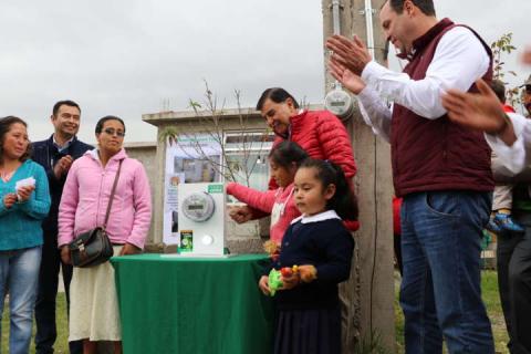 Habitantes de Apizaco se benefician con ampliación de red eléctrica