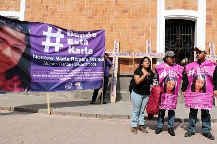 Impiden en caseta de Texmelucan difundir volantes de Karla