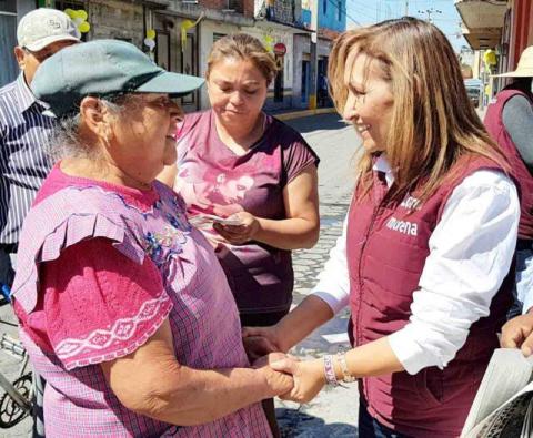 Lorena Cuellar compromete pensiones mensuales a los adultos mayores