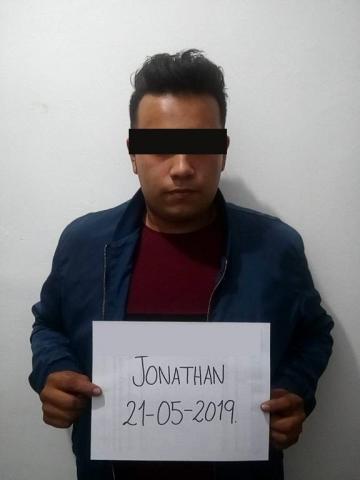 Cámaras de vigilancia del C2 detectan a presunto ladrón de motoneta y es detenido