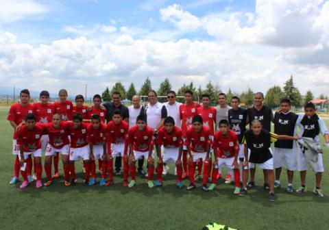 Participa Club Linces en rehabilitación del campo deportivo de Ixtulco imagen 2