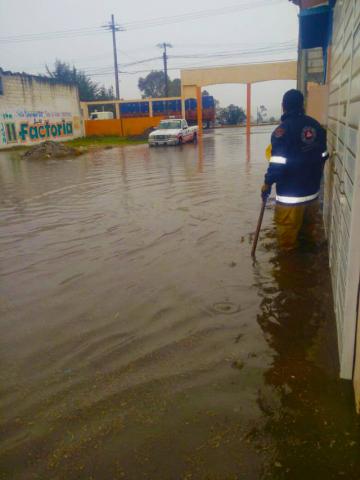 Protección Civil municipal atiende emergencia por lluvias imagen 1