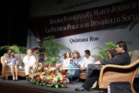 Preside Lorena Cuéllar foro de desarrollo Social en Quinatanna Roo imagen 5