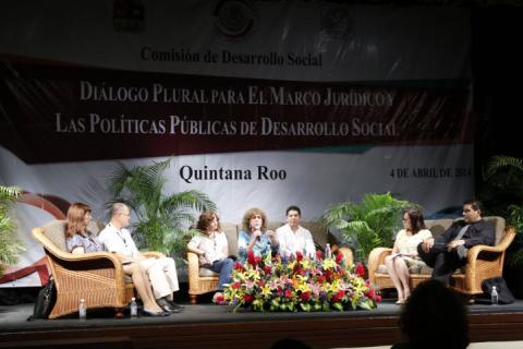 Preside Lorena Cuéllar foro de desarrollo Social en Quinatanna Roo imagen 3