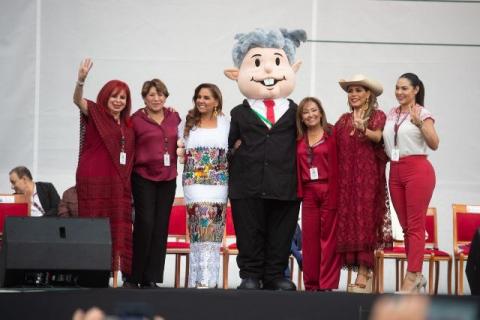 Acudió Lorena Cuéllar a celebrar quinto aniversario de Morena en el Zócalo imagen 1