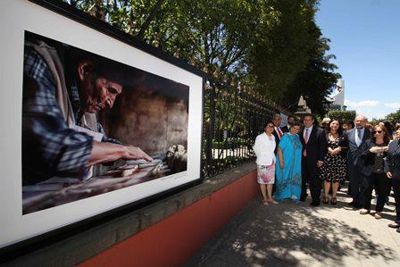 Gobernador y Embajador de España inauguran la muestra “Tlaxcala, orgullo de un Pueblo” imagen 3