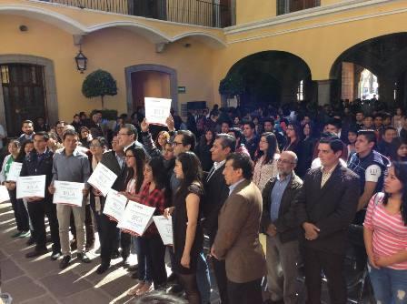 Más de 2 mil 700 estudiantes reciben apoyo de manutención y transporte imagen 1