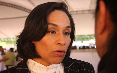 Directora estatal del DIF se esconde de Padres de Familia