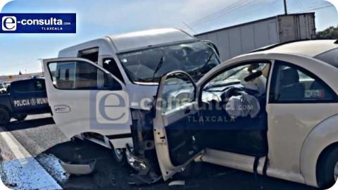 Médico ebrio choca contra camioneta de transporte en Tenancingo