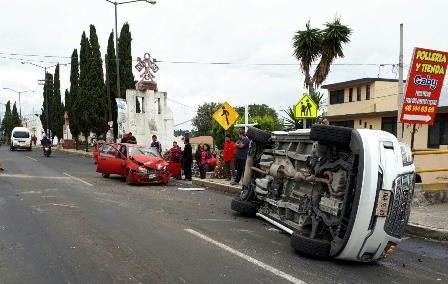 Sufre fuerte accidente vial hijo del ex alcalde de Zacatelco imagen 1