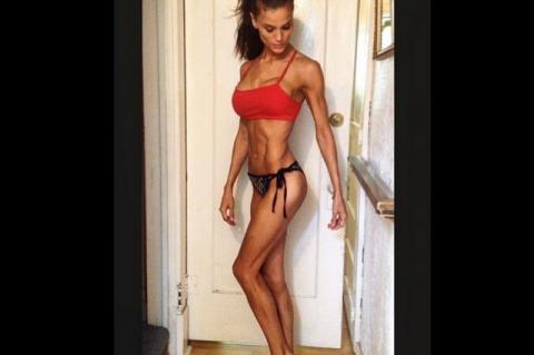 Molesta a padres que maestra pose sexy en redes sociales imagen 4