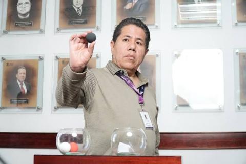 Maestros denuncian fraude con cuotas sindicales y transas con chamarras