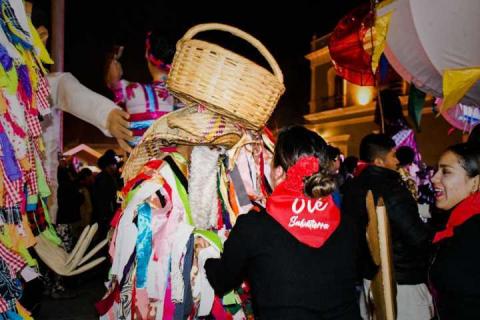 Con gran callejoneada Huamantla vivió una noche mágica llena de música y alegría imagen 2
