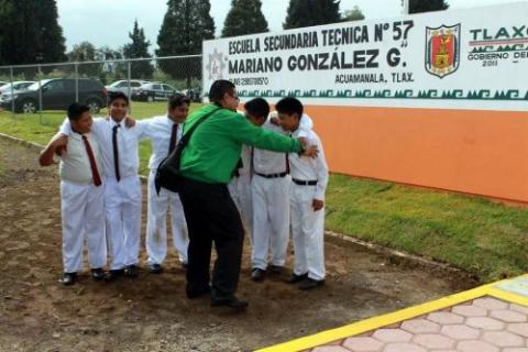 Por fin empiezan a borrar las manchigrecas de las escuelas imagen 3