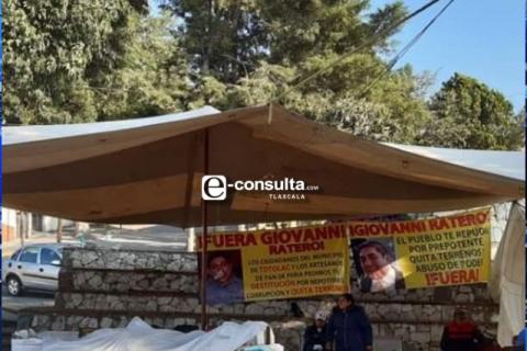 Manifestantes de papel, mantienen tomada la alcaldía de Totolac