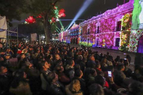 Disfrutan familias Video Mapping proyectado en fachada de Palacio de Gobierno imagen 3