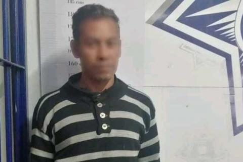 Detiene policía de Apizaco a sujeto por agresión a mujer