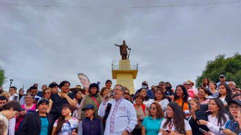 Marcelo Ebrard se gana y conquista a los tlaxcaltecas