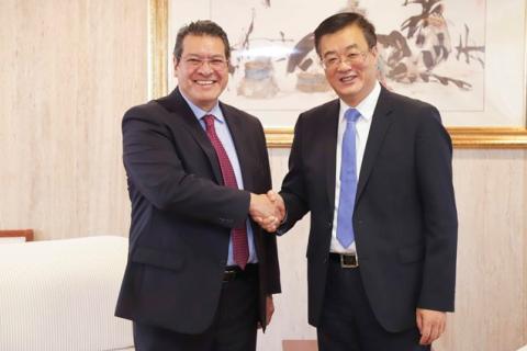 Mena quiere que maestros de China vengan a enseñar su idioma en Tlaxcala