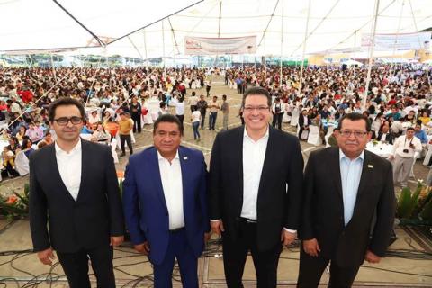 Acude Marco Mena a festejo de maestros de la sección 31 del SNTE