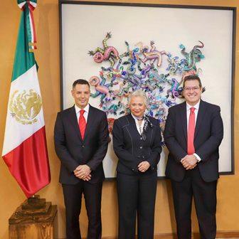 Marco Mena acompaña a gobernador de Oaxaca en su Tercer Informe