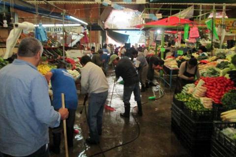 Mercado capitalino “Sánchez Piedras” vive limpieza a fondo imagen 1