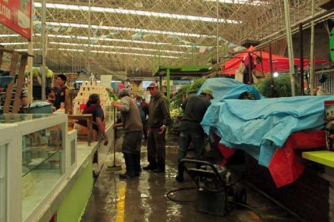 Mercado capitalino “Sánchez Piedras” vive limpieza a fondo imagen 4