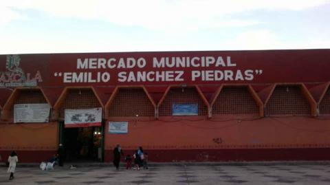 Roban vehículo ¡en el mercado capitalino y a plena luz del día!