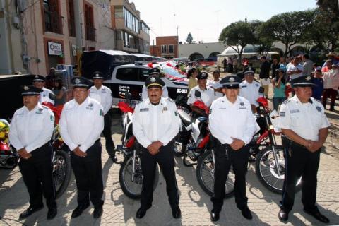 Dan banderazo de salida a nuevas patrullas y moto patrullas en Calpulalpan imagen 1