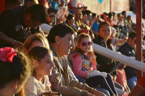 EL GOBERNADOR DEL ESTADO, MARIANO GONZÁLEZ ZARUR, PRESENCIÓ EN EL ESTADO TLAHUICOLE DE LA CIUDAD CAPITAL, EL PARTIDO DE COYOTES VS PUMAS PREMIER. EN ESTA OCASIÓN ESTUVO ACOMPAÑADO DE DIRECTIVOS DEL EQUIPO LOCAL, QUE SE IMPUSO 3-1 SOBRE SU OPONENTE. EL GOBERNADOR DEL ESTADO, MARIANO GONZÁLEZ ZARUR, PRESENCIÓ EN EL ESTADO TLAHUICOLE DE LA CIUDAD CAPITAL, EL PARTIDO DE COYOTES VS PUMAS PREMIER. EN ESTA OCASIÓN ESTUVO ACOMPAÑADO DE DIRECTIVOS DEL EQUIPO LOCAL, QUE SE IMPUSO 3-1 SOBRE SU OPONENTE.