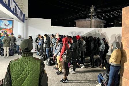 Más de 60 migrantes fueron rescatados sobre la carretera Tlaxcala – Apizaco