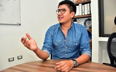 Covarrubias negocia lugares en la IAIP y empuja Juicio Político